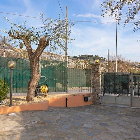 Leto'S Apartment In Sanremo - Parking & Garden Exterior foto